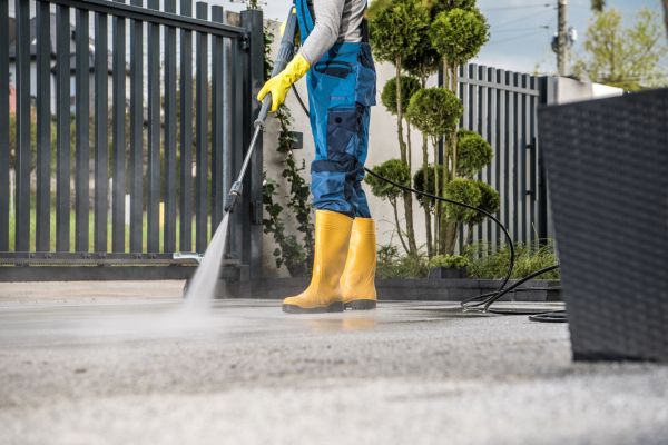 Cost of Driveway Power Washing in Elkhart