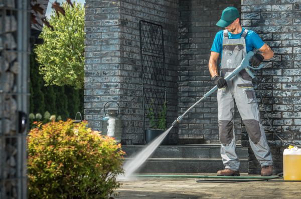 Outside House Cleaning in Elkhart