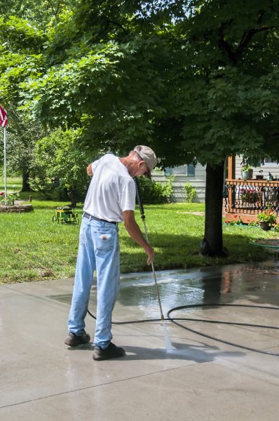 Cost of Driveway Concrete Cleaning in Elkhart