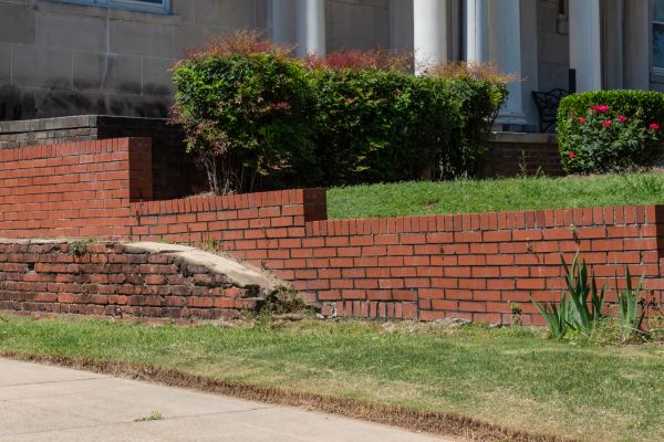 Retaining Wall Cleaning in Elkhart