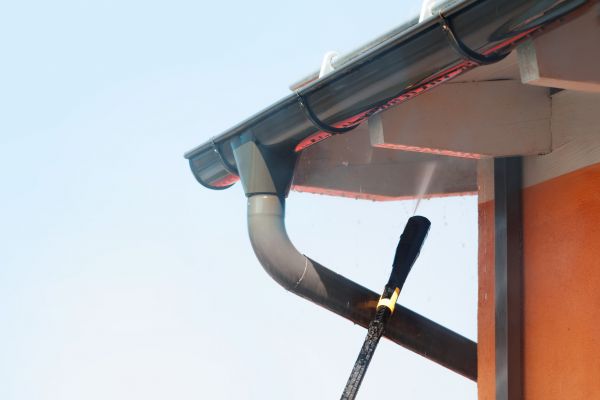 Eaves Power Washing in Elkhart